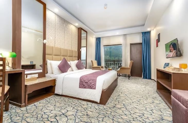 Luxury Suite with Balcony