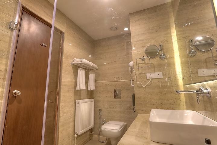 The Chinar Resort & Spa Premium Room with Balcony 5