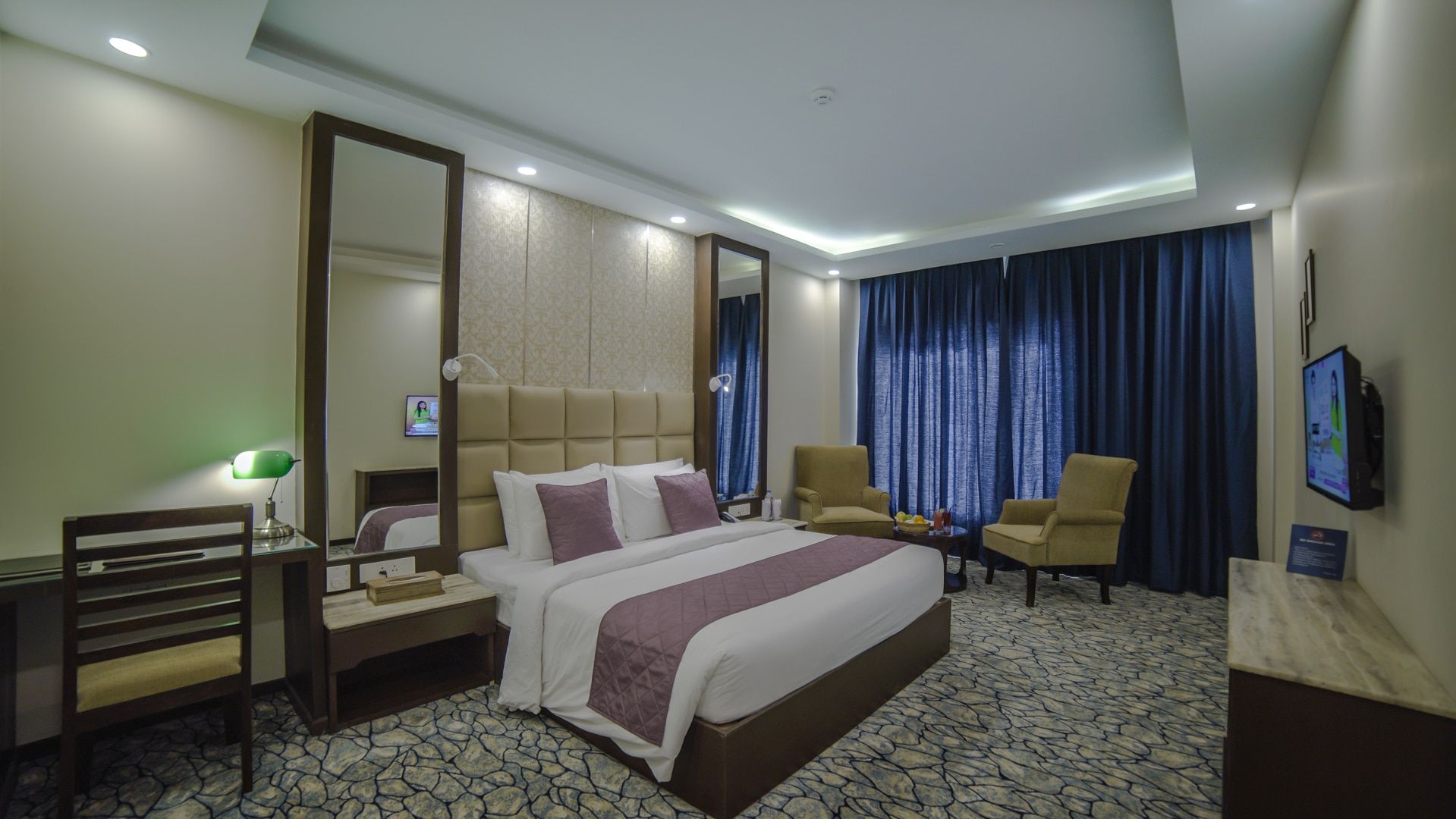 Luxury Suite with Balcony