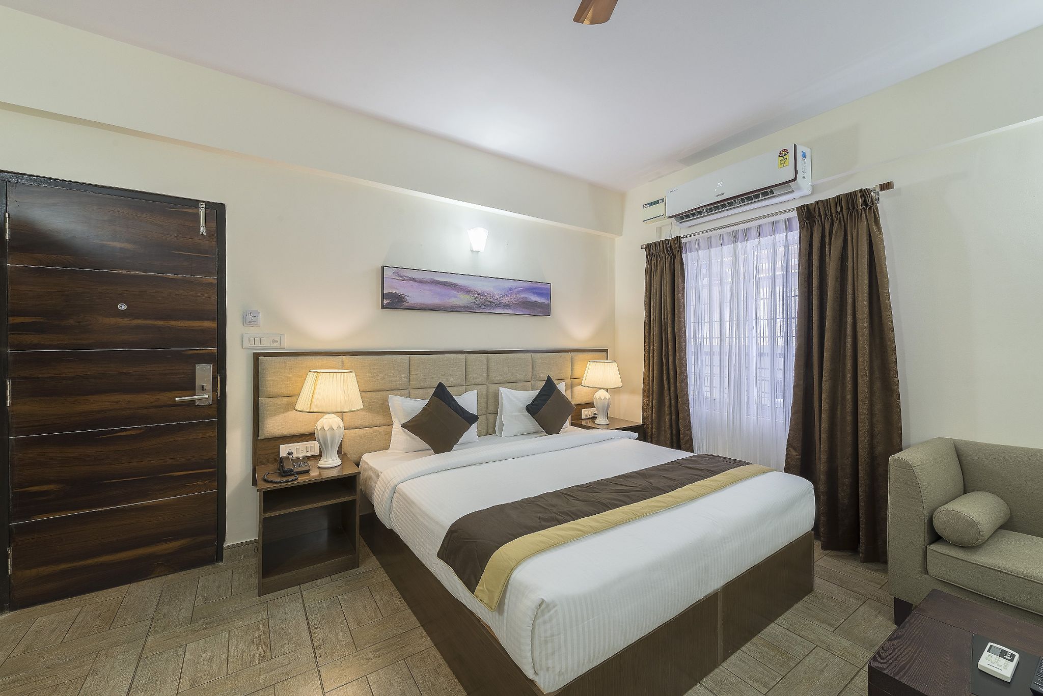 Daffodil Delight Standard Double or Twin Room with Balcony 4