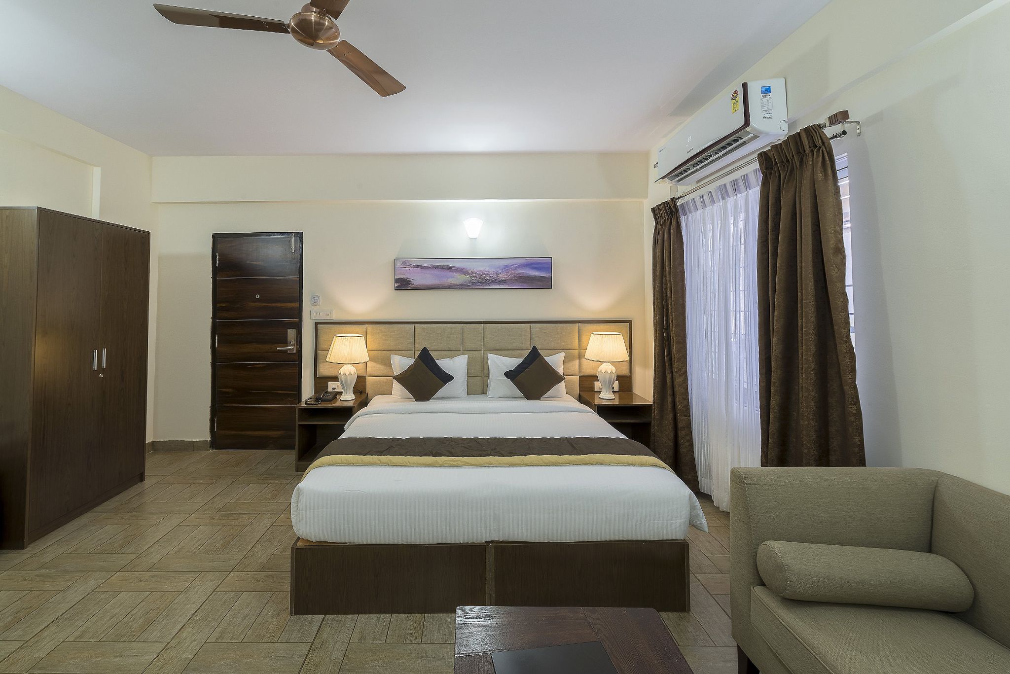 Daffodil Delight Standard Double or Twin Room with Balcony 3