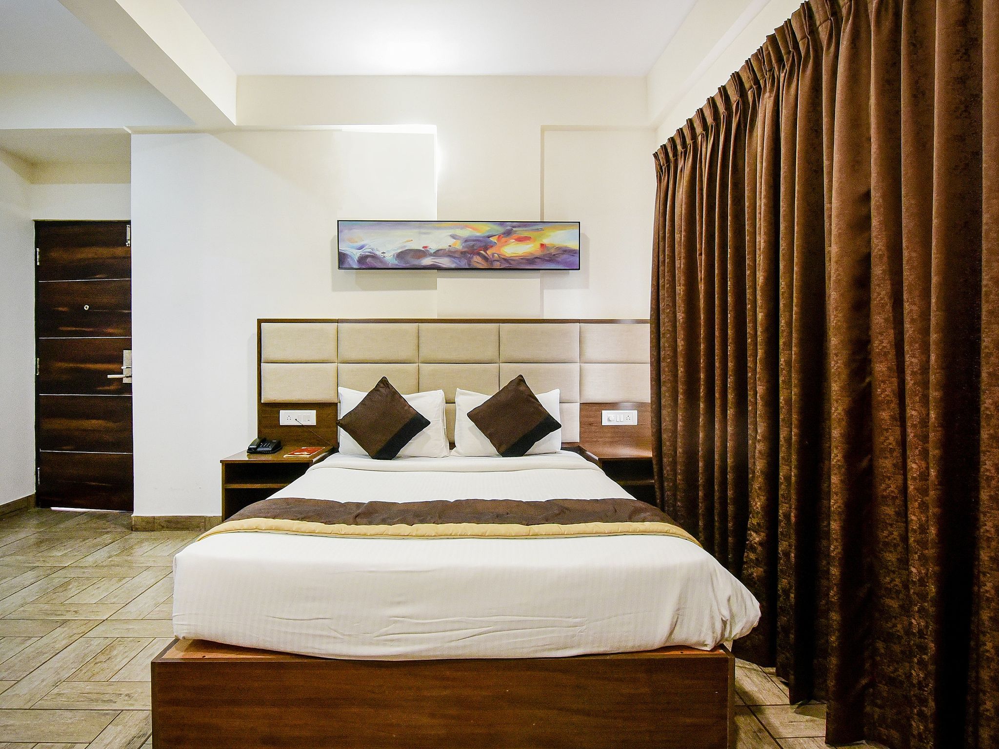 Daffodil Delight Standard Double or Twin Room with Balcony 6