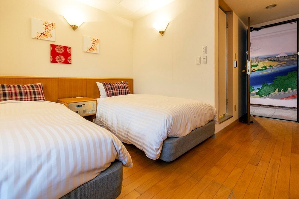 undefined Hotel Toms 10