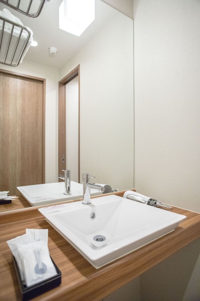 No6 Nijo Standard Twin Room 9