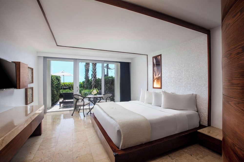 Room, 1 King Bed, Accessible, Oceanfront (ADA Tub)