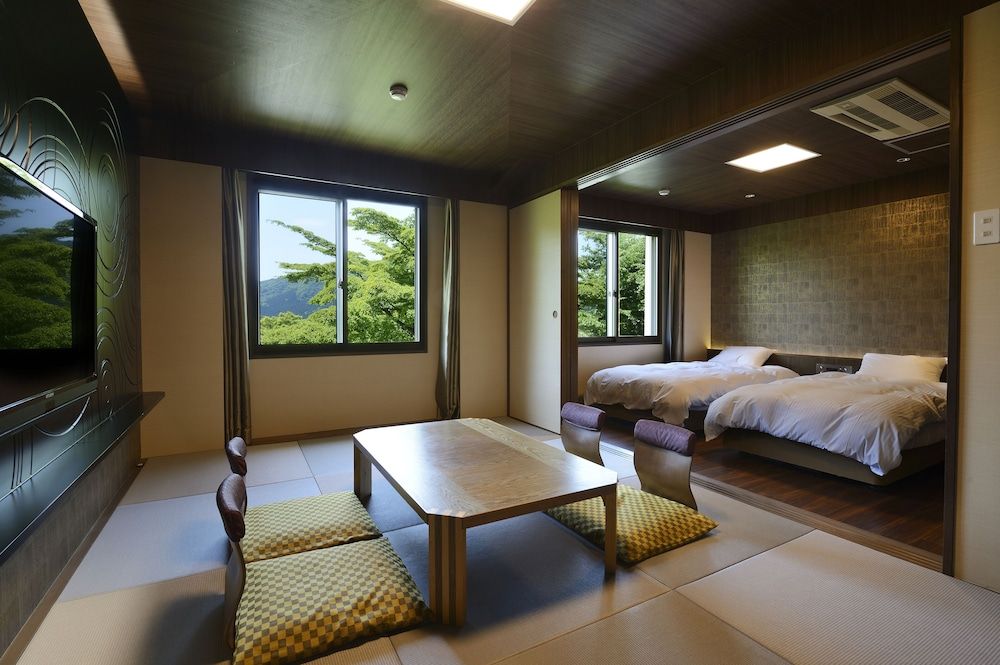 Hakone Lake Hotel Deluxe Twin Room with Tatami Area with Private Toilet, Shared Bathroom, Non Smoking