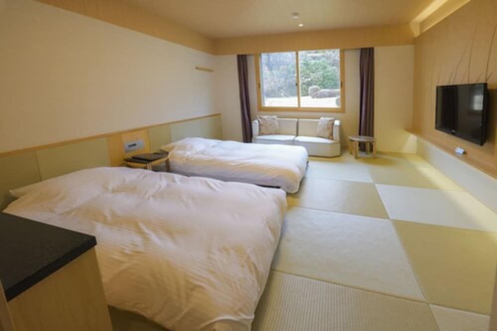 undefined Hakone Lake Hotel 6