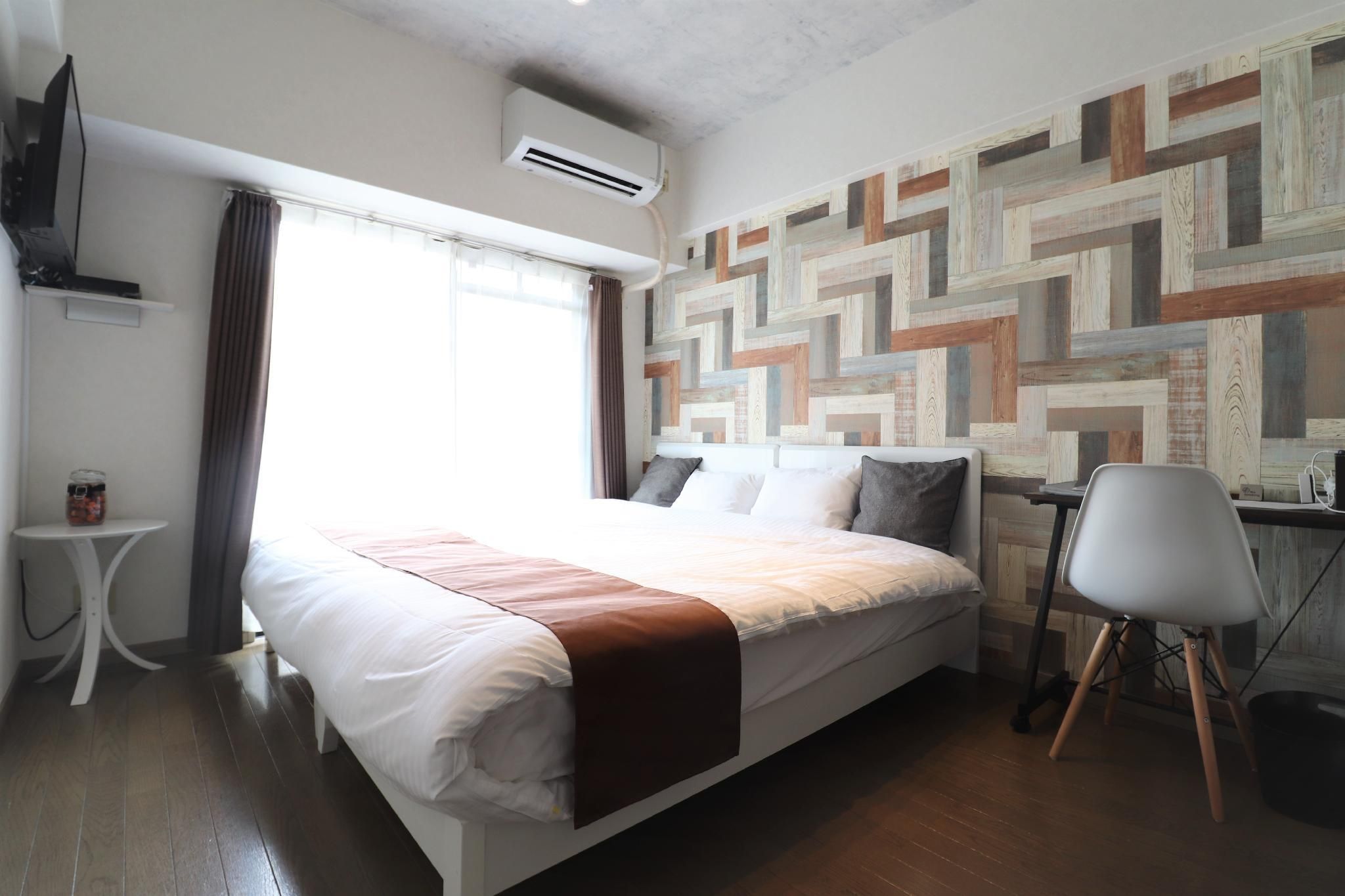 1 King Bed