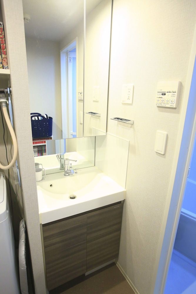 undefined 2500 Comics Room 9