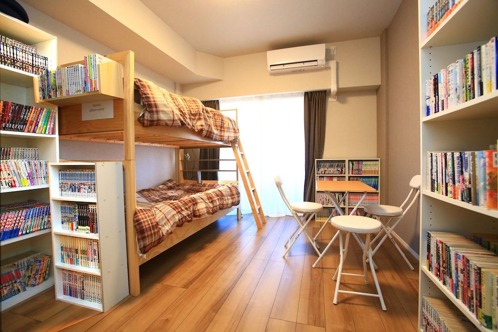 undefined 2500 Comics Room