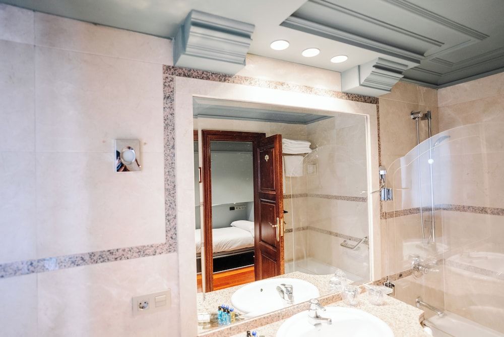 Hotel Rice Reyes Católicos Standard Twin Room 5