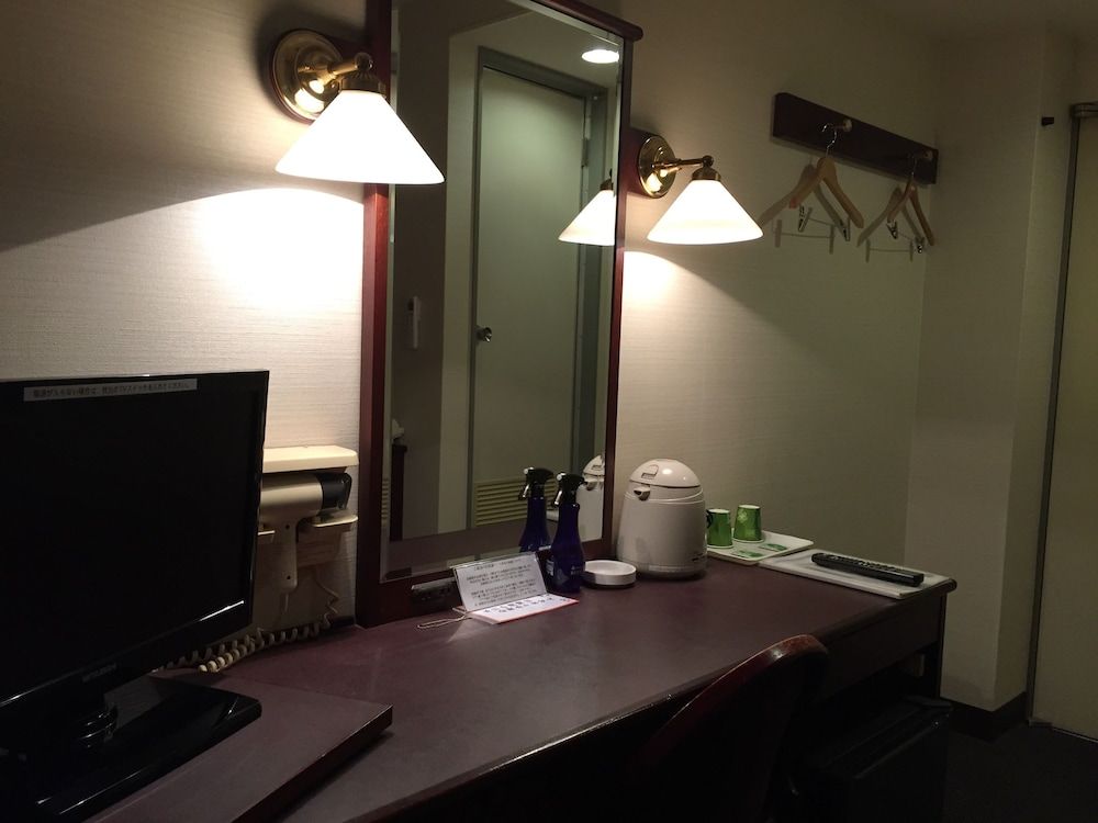Semi-Double Room, Smoking