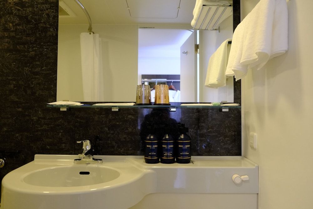 Garner Osaka Honmachi Station by IHG Standard Room 8