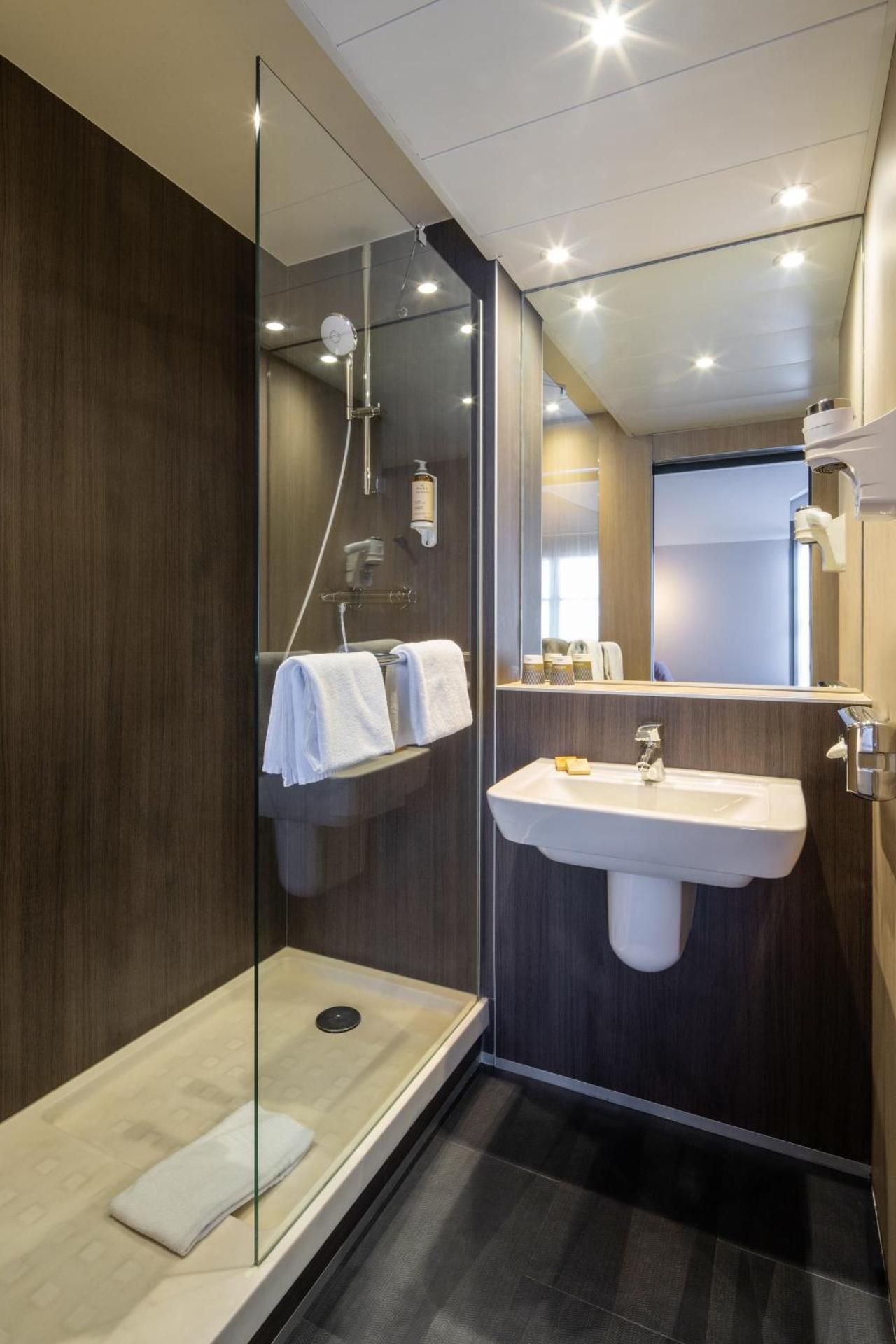 Superior Room with 1 Double Bed and Sofa