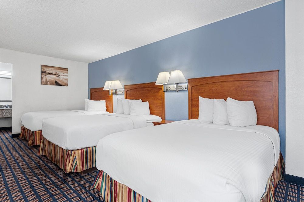 Standard Room, Multiple Beds, Non Smoking, Refrigerator & Microwave