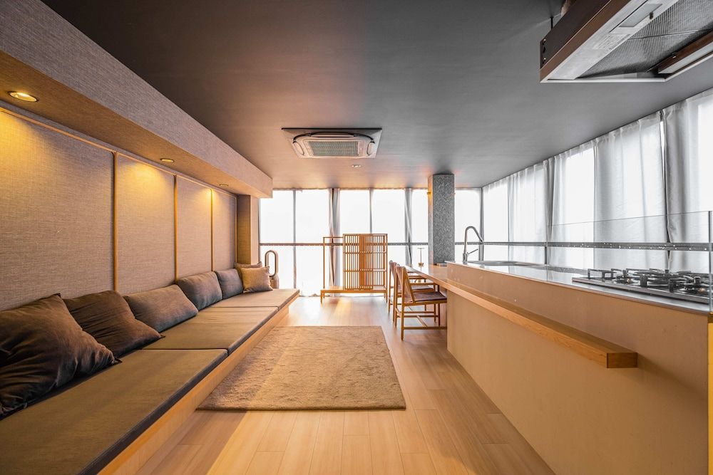 AET HOTEL Family Room, Multiple Beds, Non Smoking, City View 16