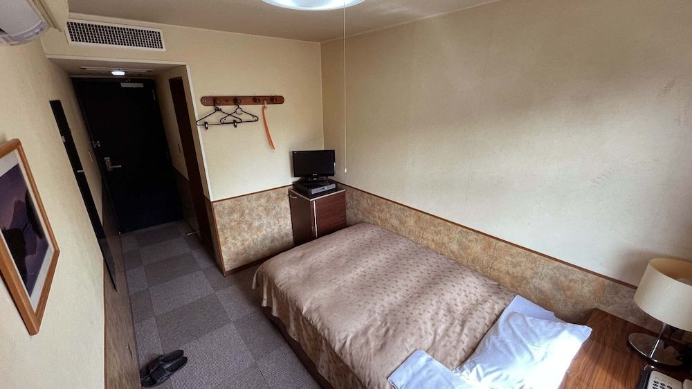 Single Room, Smoking