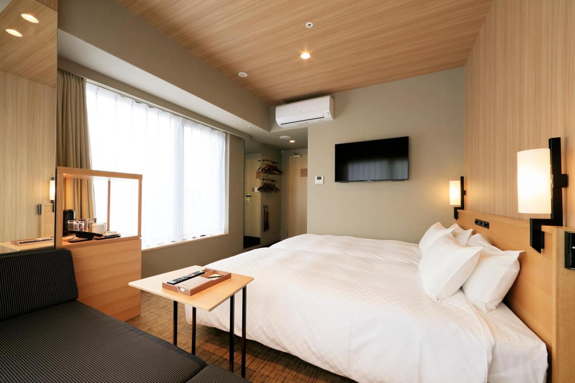 Corner Twin Room - Non-Smoking