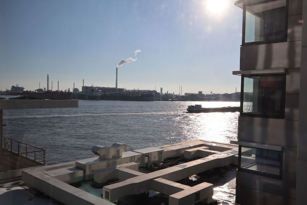 Delta Hotel Vlaardingen Standard Double or Twin Room, River View (Matroos) 6