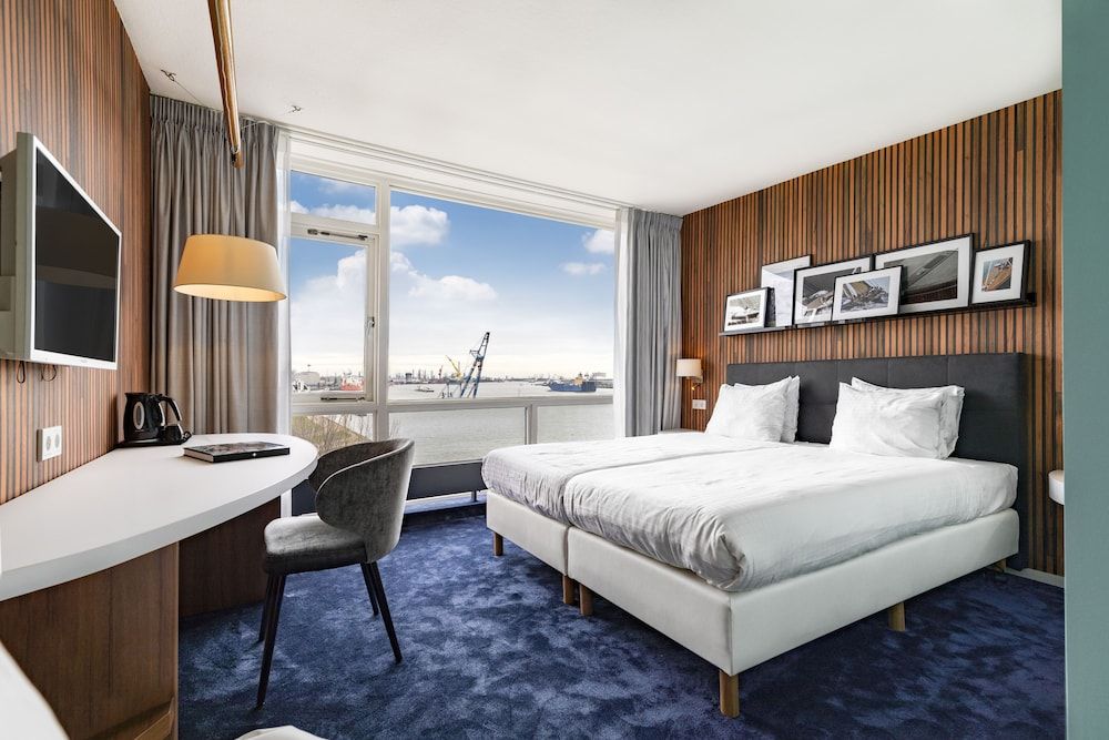 Delta Hotel Vlaardingen Standard Double or Twin Room, River View (Matroos) 5