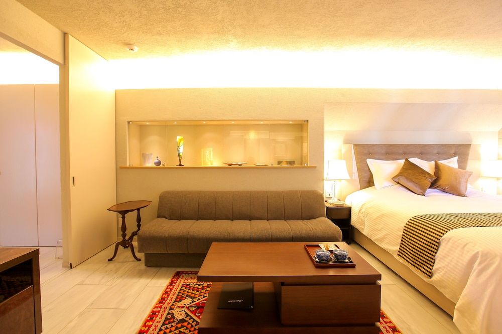 Deluxe King Room (2F)