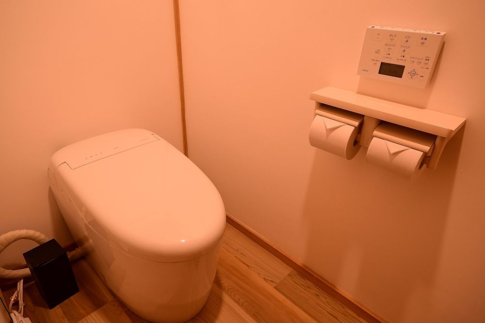 Standard Japanese Style Large Family Room with Shared Bathroom