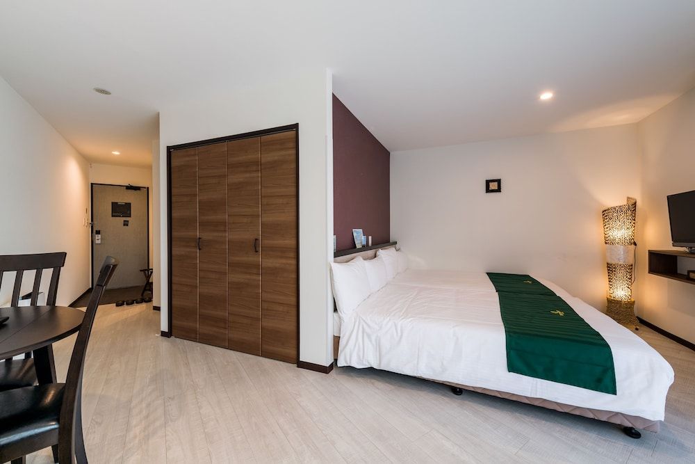 Twin Room, Kitchenette