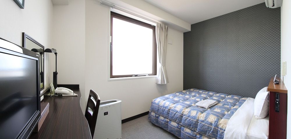 Single Room, Smoking