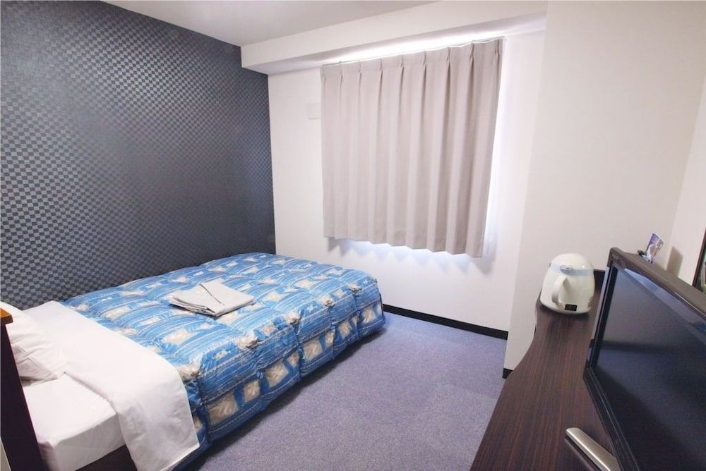 Single Room, Smoking