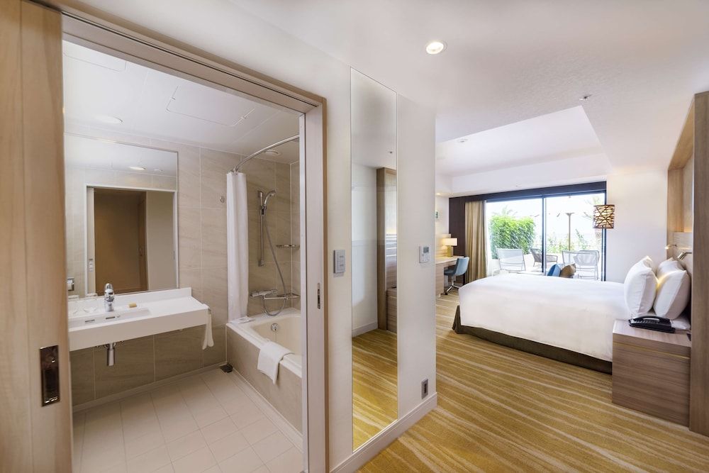 KING ACCESSIBLE ROOM