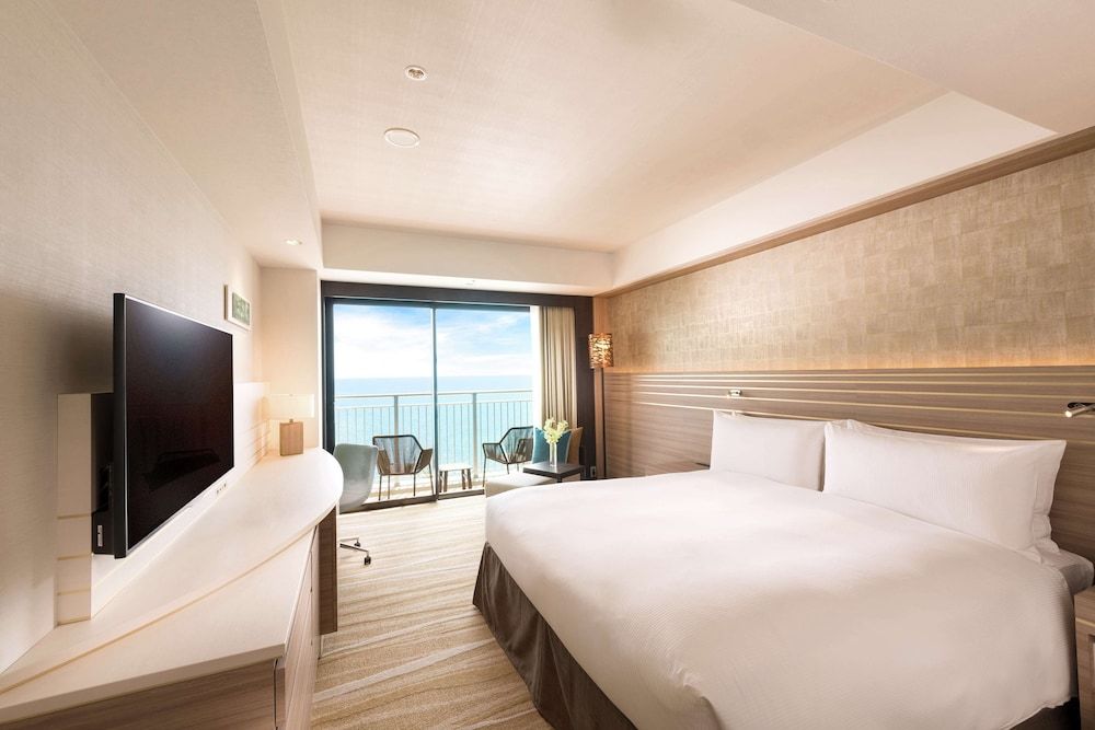 KING GUEST ROOM OCEAN VIEW WITH BALCONY