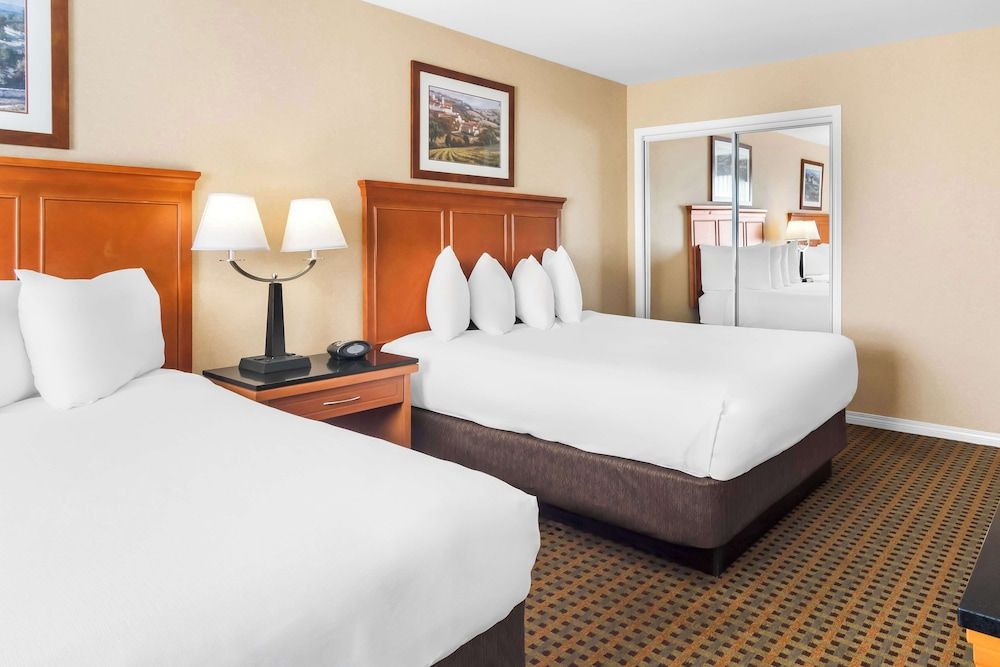 Best Western Plus Osoyoos Hotel & Suites Suite, Multiple Beds, Non Smoking, Balcony (with Sofabed)