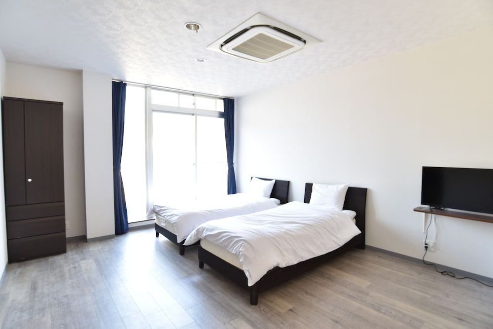 Western Style Room, 8 tatami, with Bathtub (Accessible)
