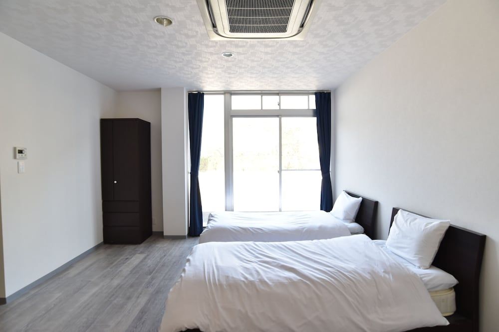 Western Style Room, 8 tatami, with Bathtub (Accessible)