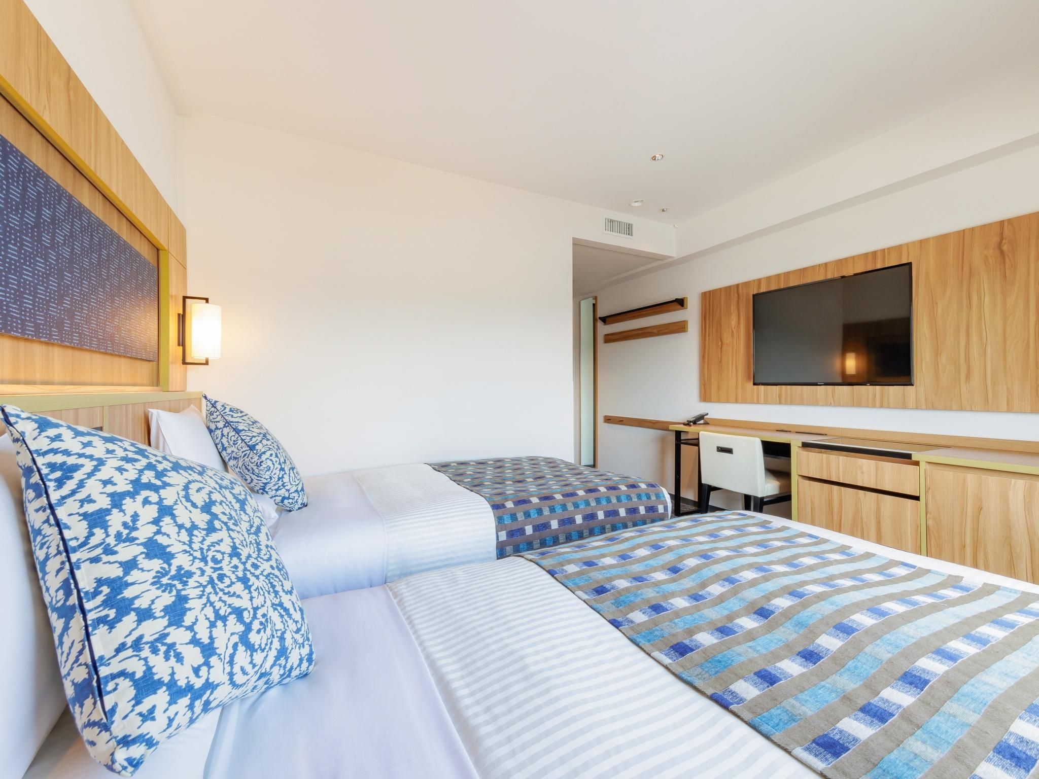 Superior Twin Smoking