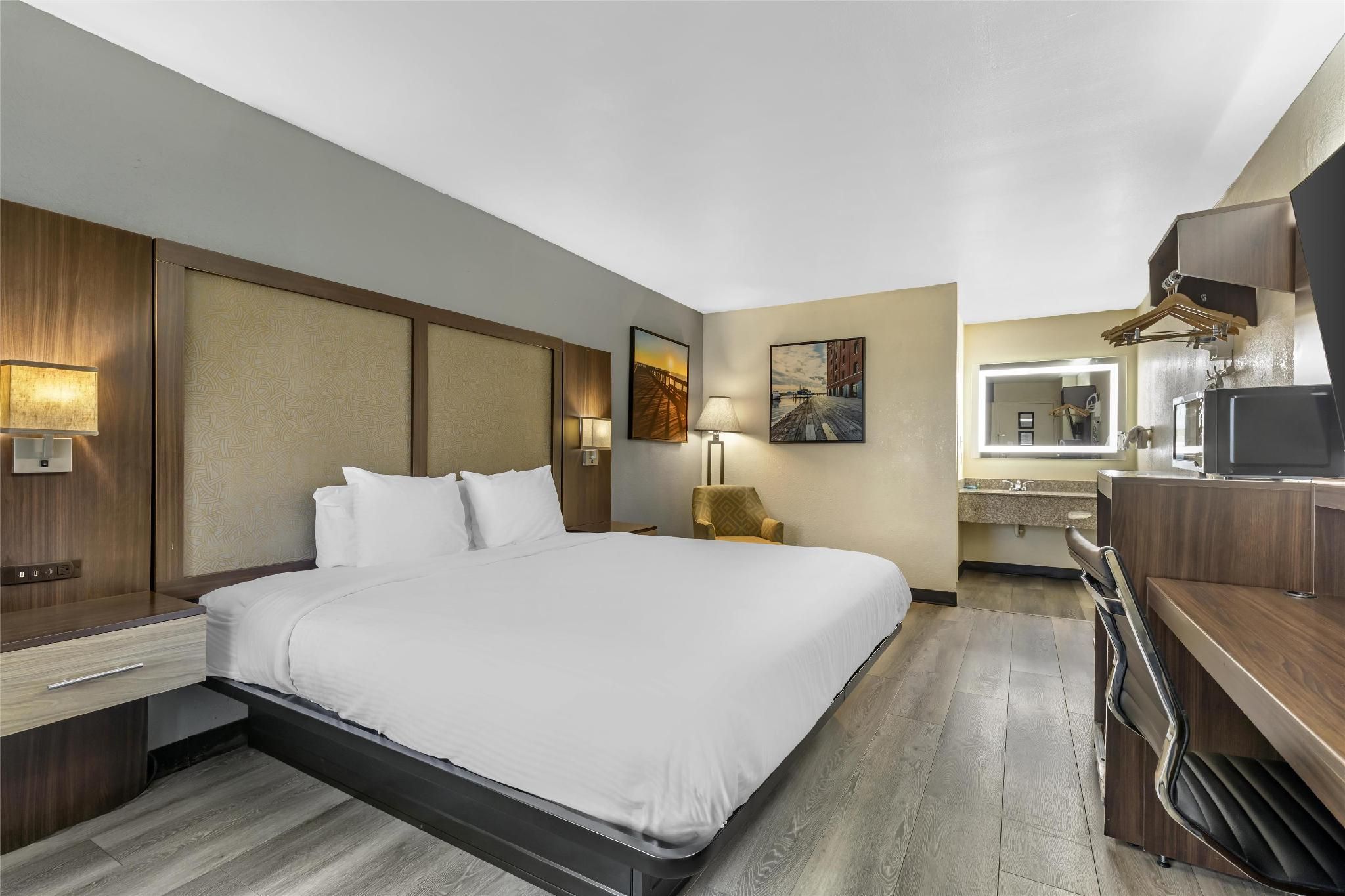 1 King Bed, Smoking Room