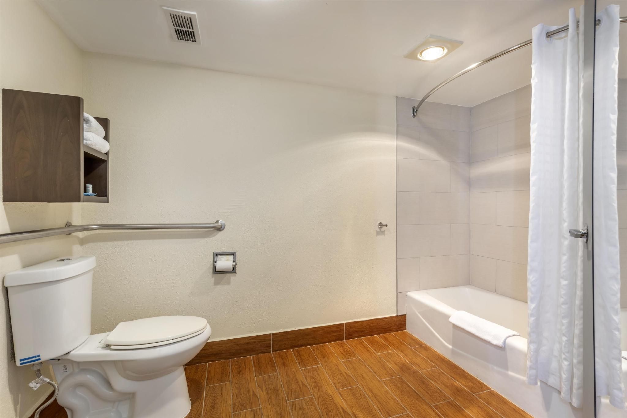 Accessibility - 1 Queen, Bathtub, Nonsmoking
