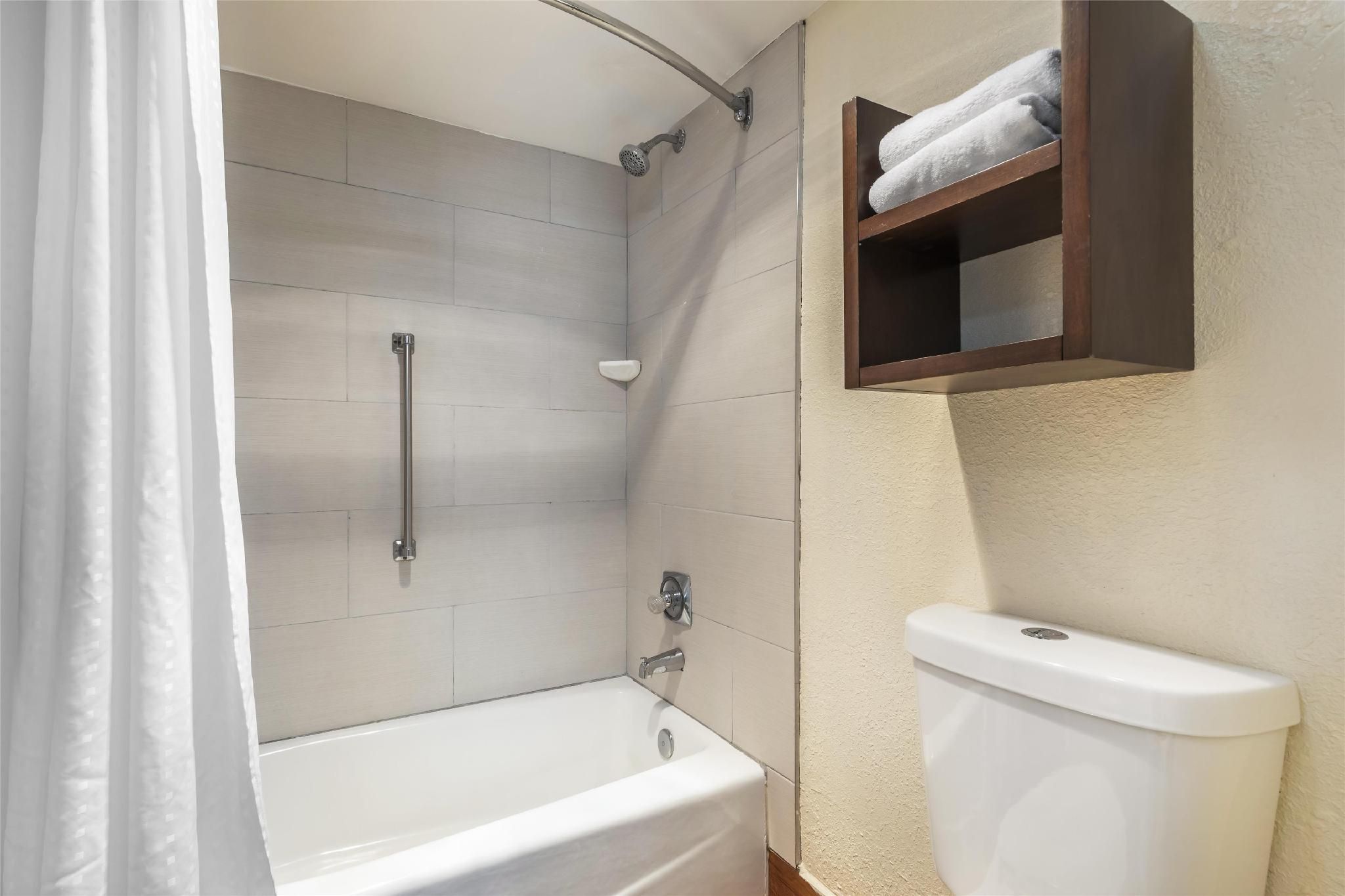 1 King Bed, NonSmoking, Pet Friendly Room