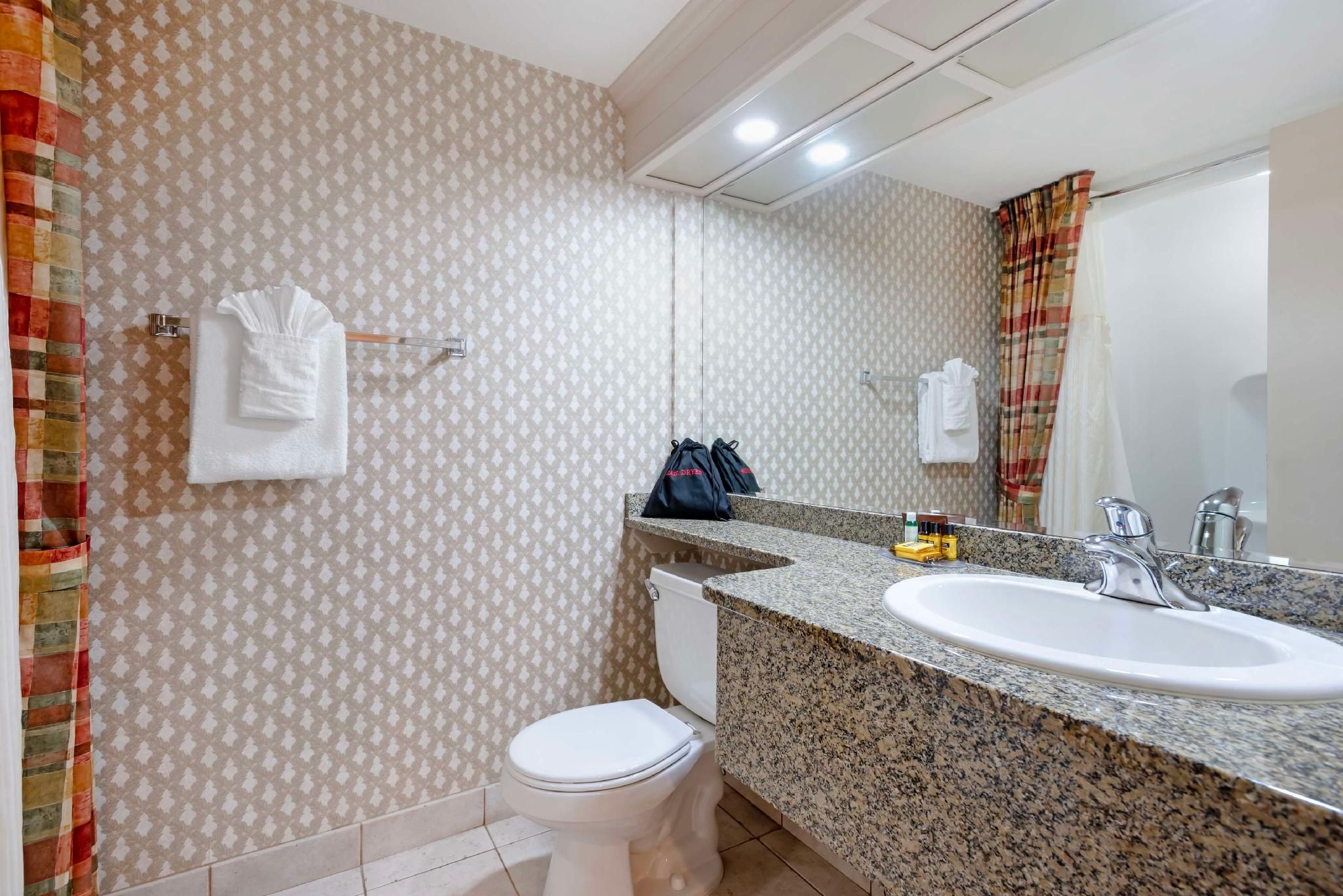 2 Queen Beds, Non-smoking, Murphy Bed, Work Desk, Microwave And Refrigerator