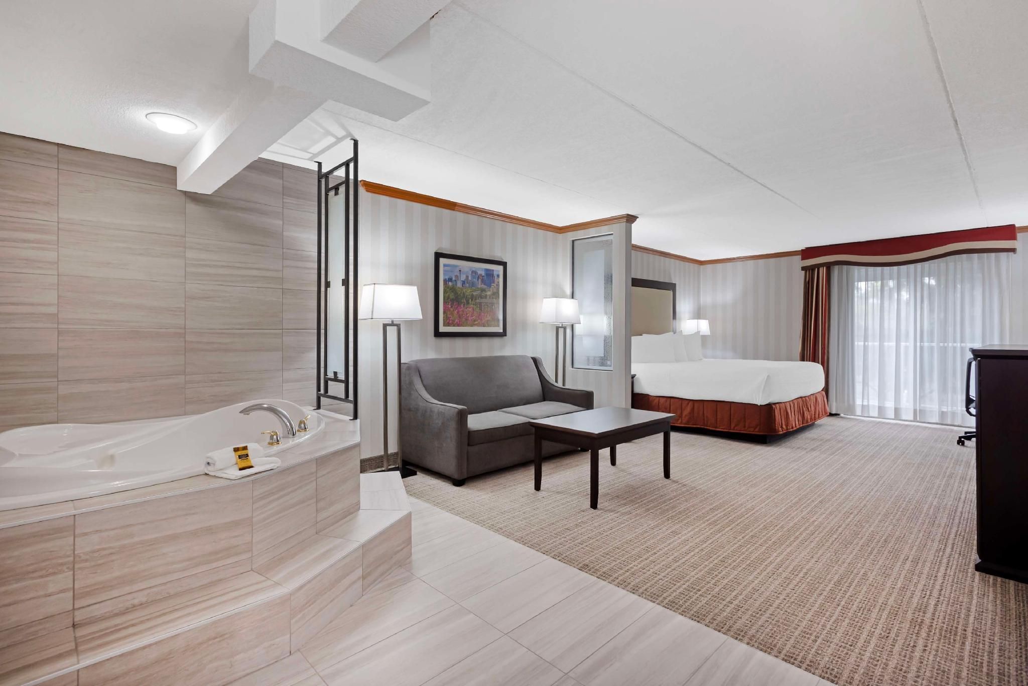 1 king bed, non-smoking, jetted tub, work desk, microwave and refrigerator, wi-fi
