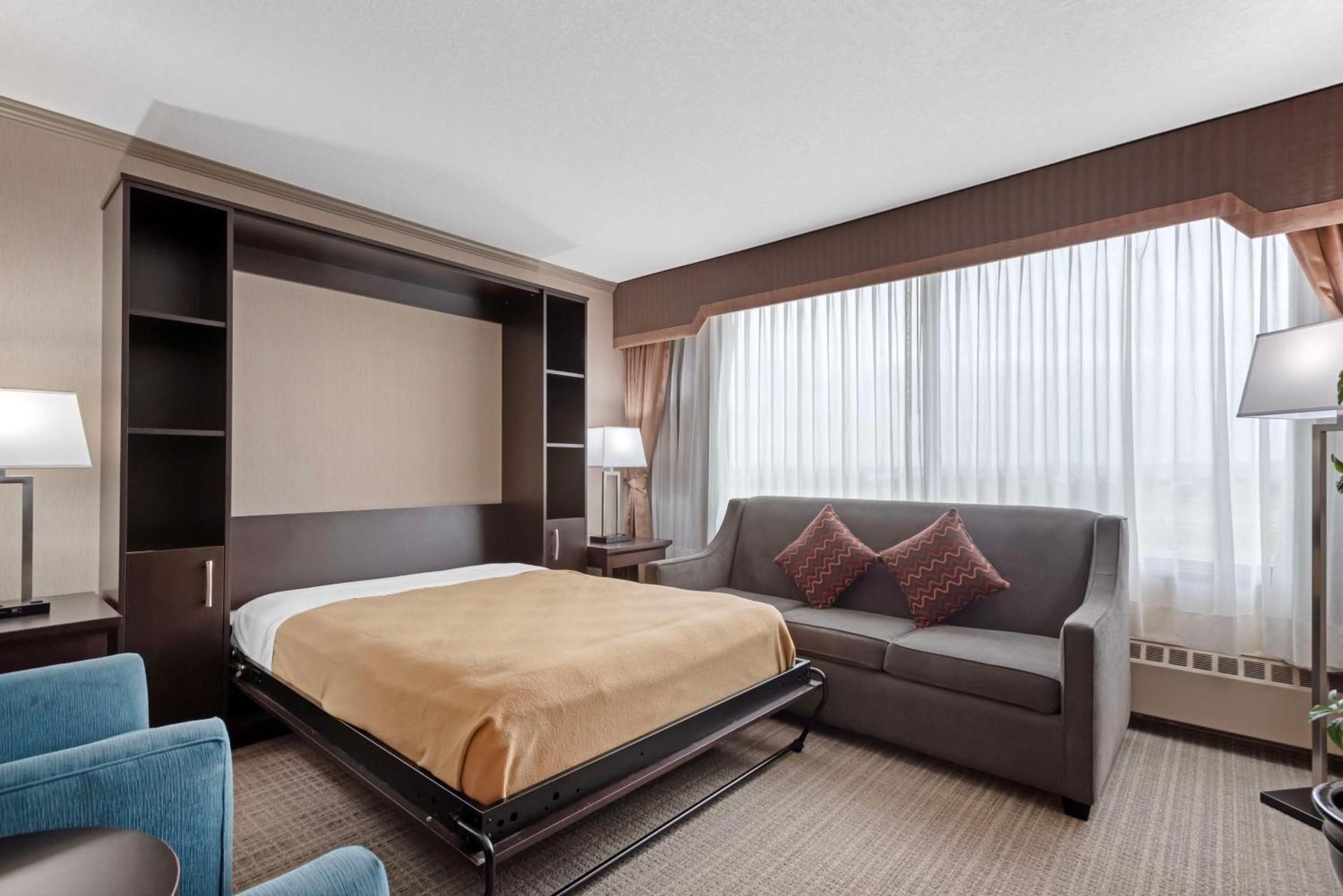 Suite-1 King Bed, Non-Smoking, Jetted Tub, Sofabed, Wet Bar, Microwave And Refrigerator
