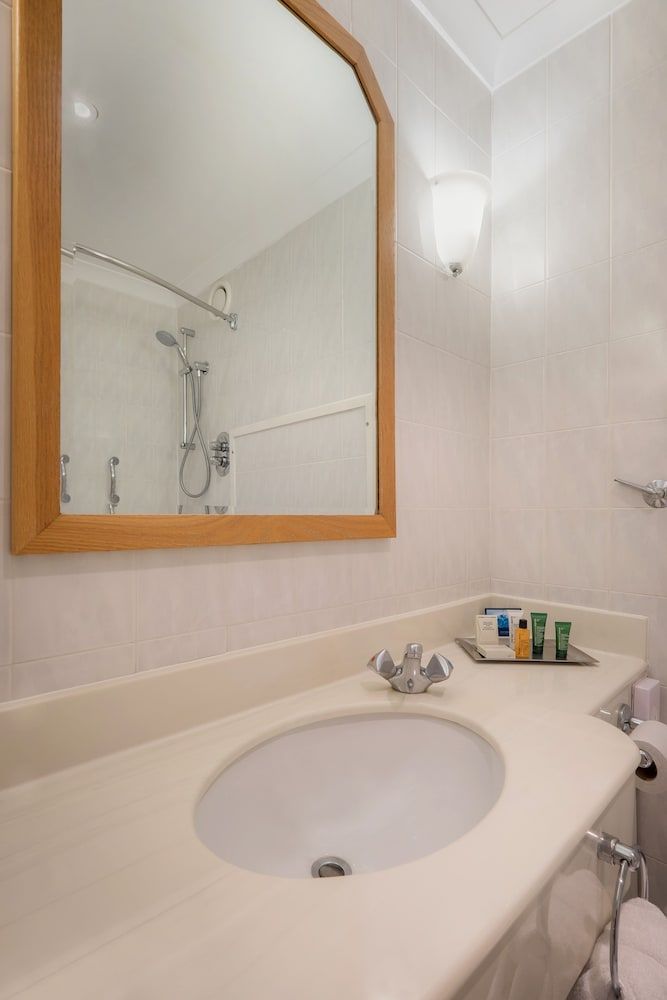 The Grand Hotel Blackpool Twin Room, Partial Sea View 5