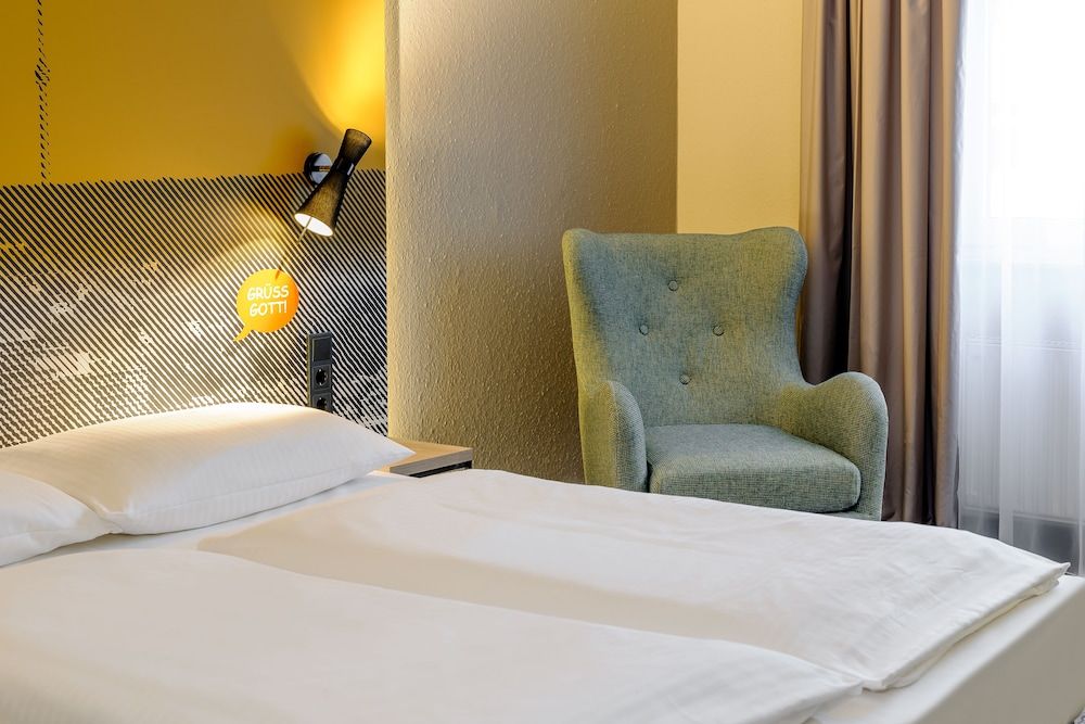 Privilege, Room, 1 Queen Bed