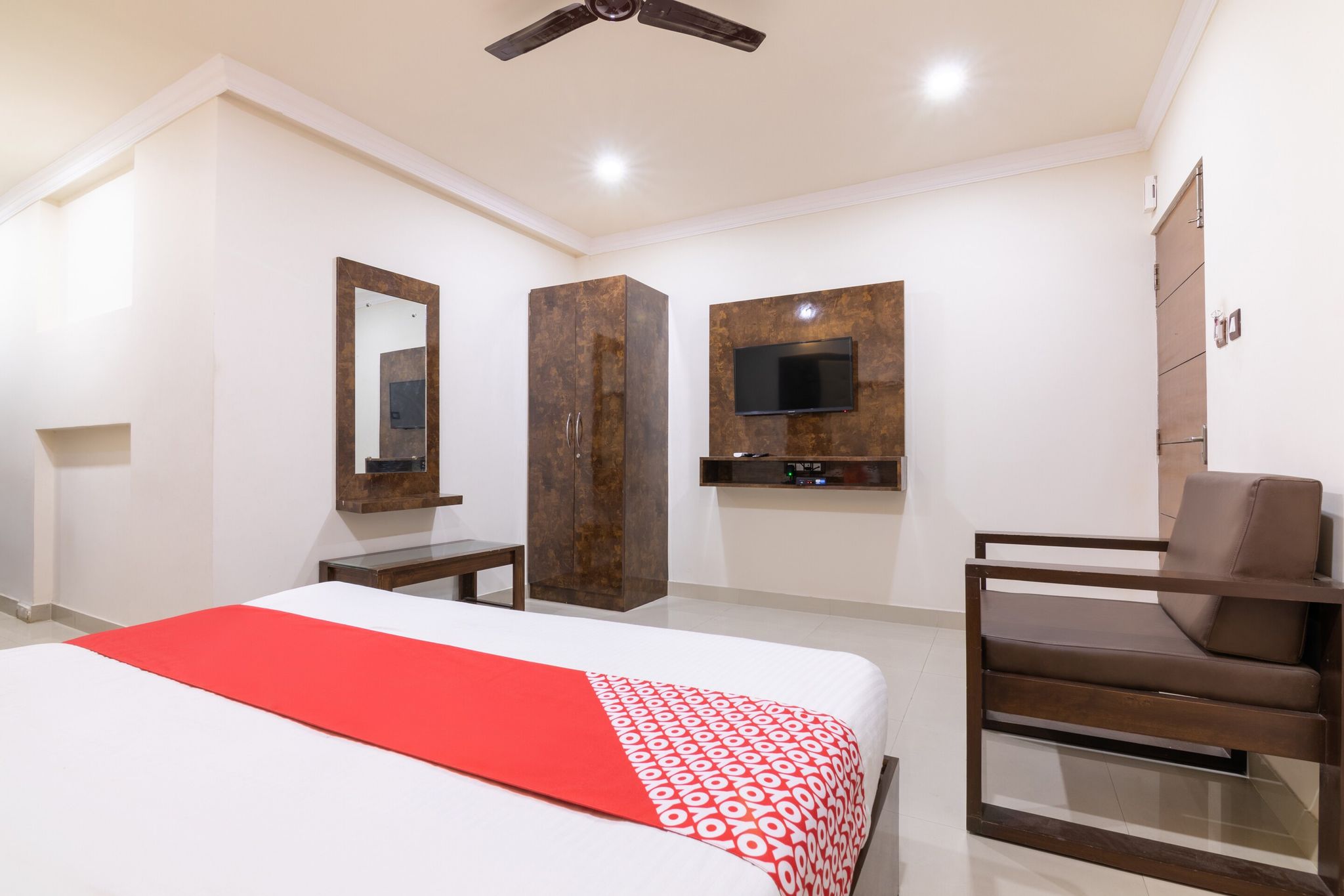 Super Townhouse MG Road Near Commercial Street Classic 2