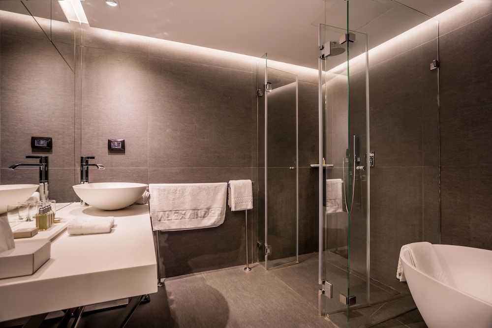 Alexander Hotel– Tel Aviv Deluxe Suite, Balcony, Partial Sea View 11