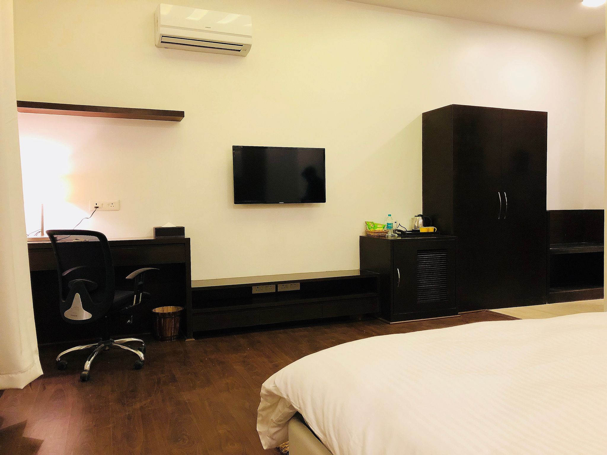 Vivid Boutique Hotel by The Hoften , Gurugram Deluxe Double Room With City View 8