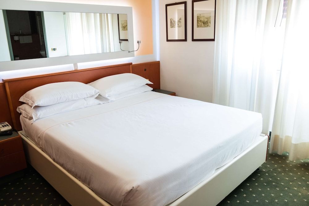 Jet Hotel, Sure Hotel Collection by Best Western Comfort Double Room 2