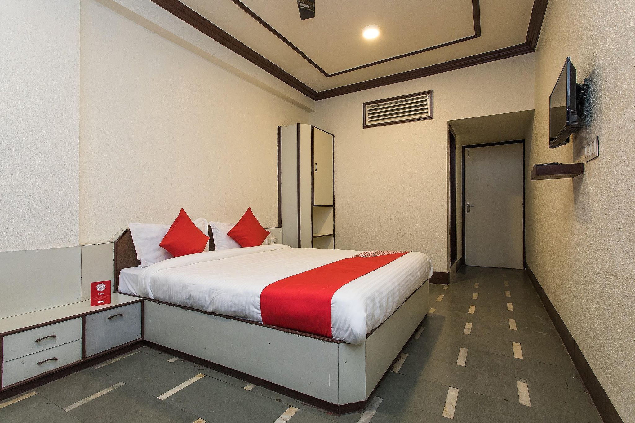 undefined OYO 2760 Hotel Chanakya 8