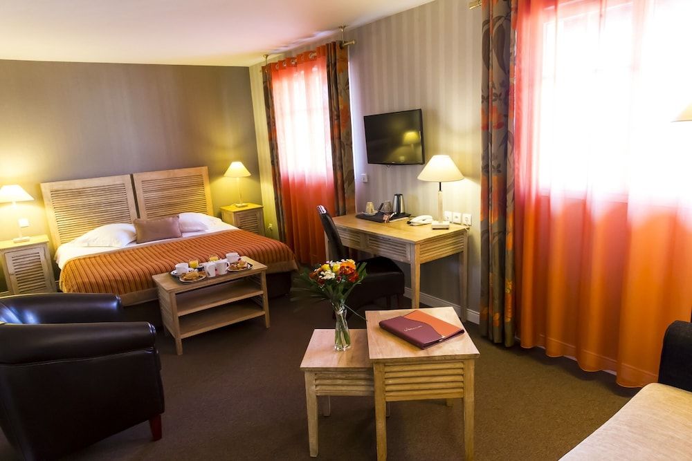 Hotel Almoria Lounge room 7