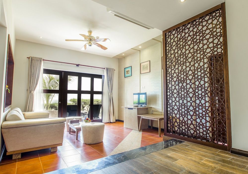 Sandy Beach Non Nuoc Resort